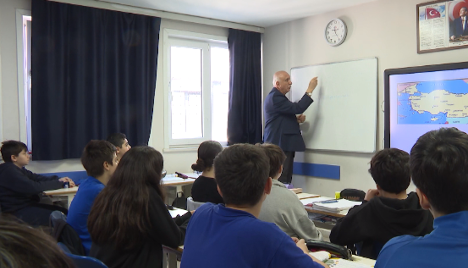Yarım asırlık öğretmen… 72 yaşında hala tahta başında