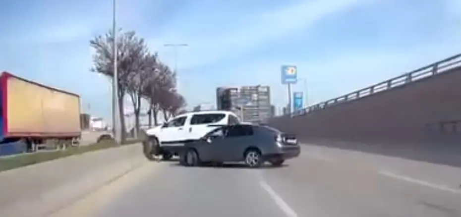 Makas atarken kazaya sebep oldu