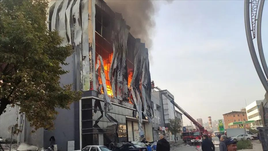 7 kişinin öldüğü fabrika yangını faciası. 3 kişi tahliye edildi