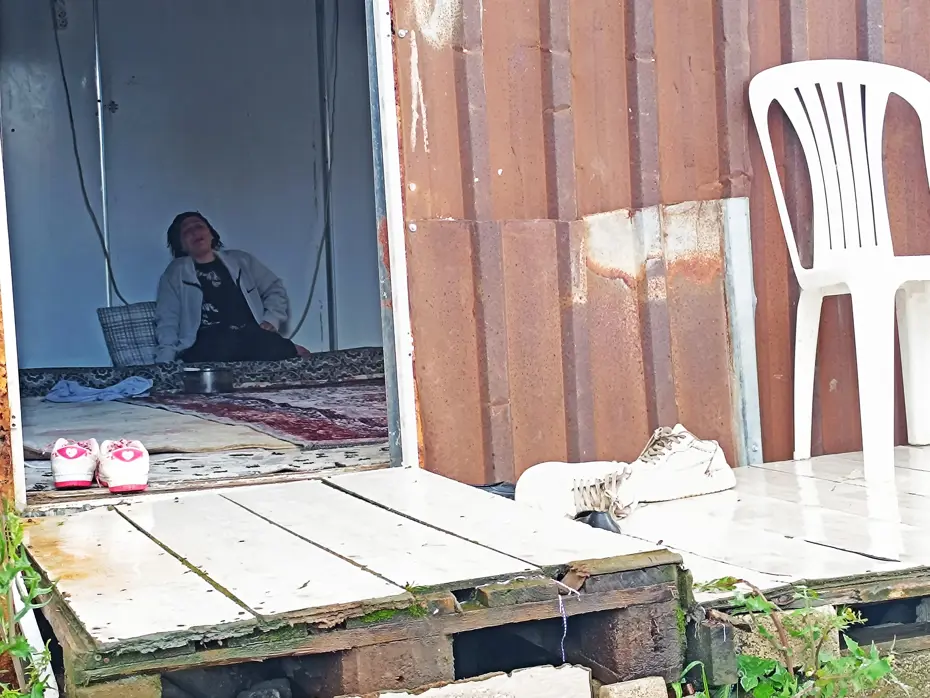 Hatay’daki heyelanda çocuğunu kaybeden anne. “Güvende olsunlar diye kızıma göndermiştim”