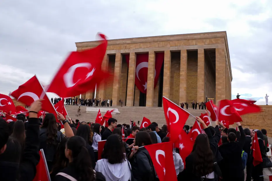 İlk adımın 107’nci yılı. 81 ilden gençler Anıtkabir’e koştu