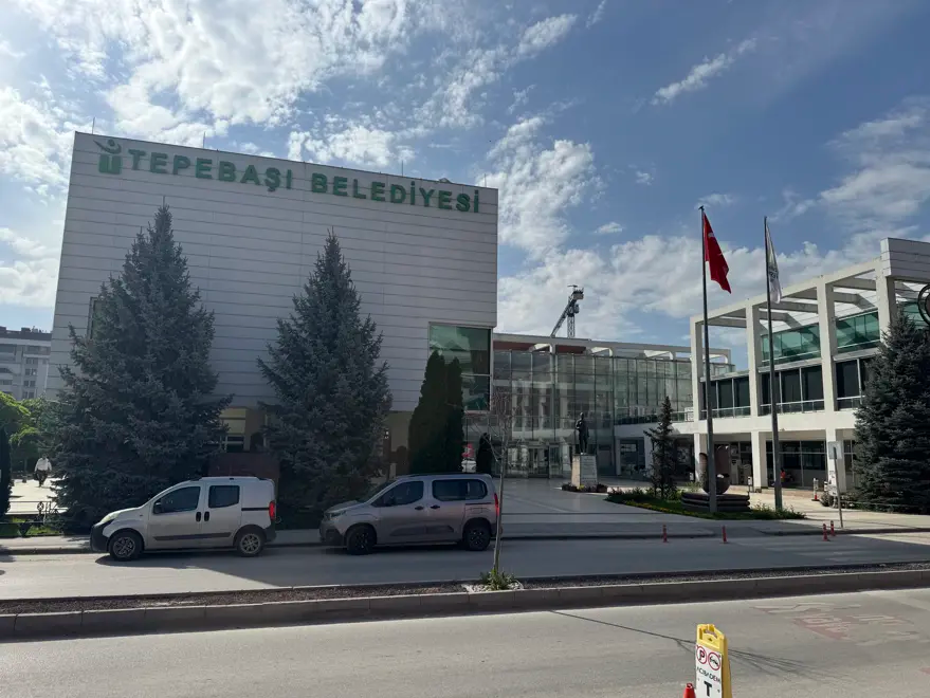 Tepebaşı Belediyesi’ne yolsuzluk operasyonu: 25 şüpheli adliyede