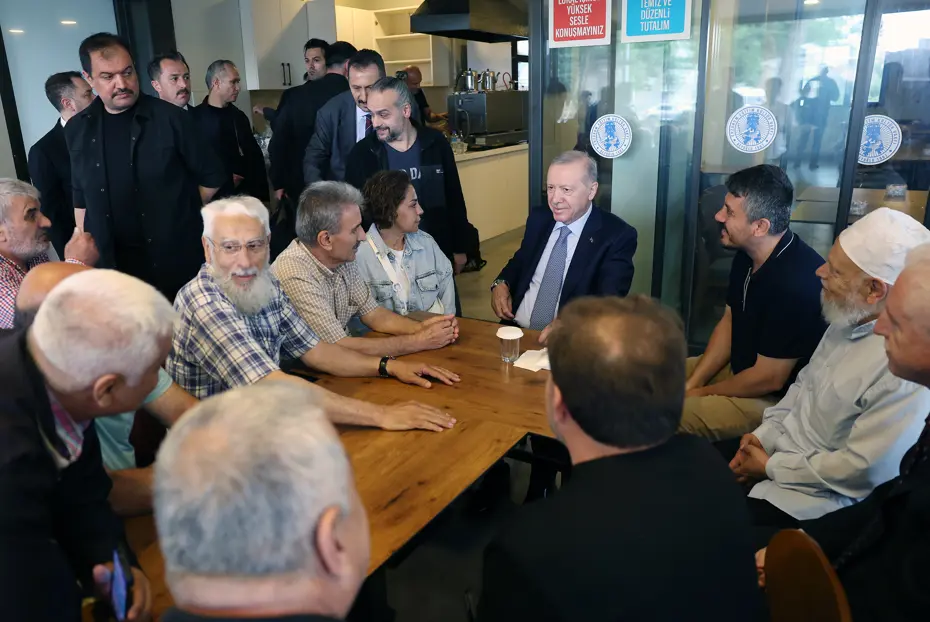 Cumhurbaşkanı Erdoğan Beyoğlu’nda vatandaşlarla buluştu