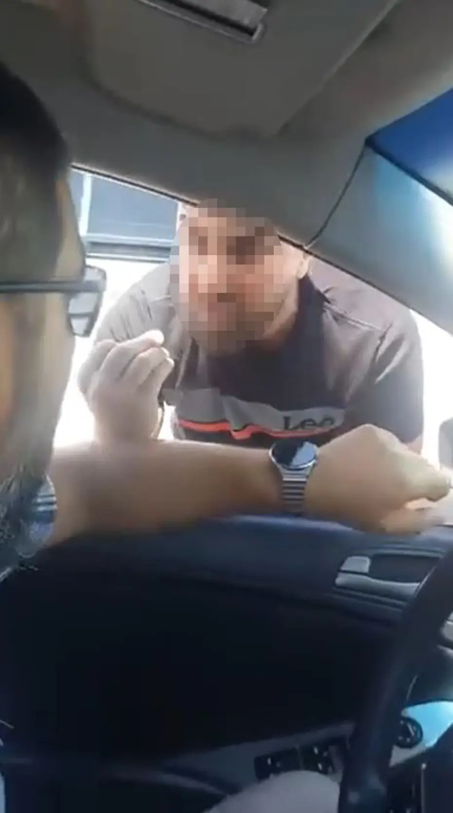 Saldırı amacıyla araçtan indi, aracı 60 gün trafikten men edildi