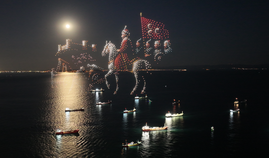 İstanbul’un fethinin 573. yıl dönümünde dronlu ışık gösterisi