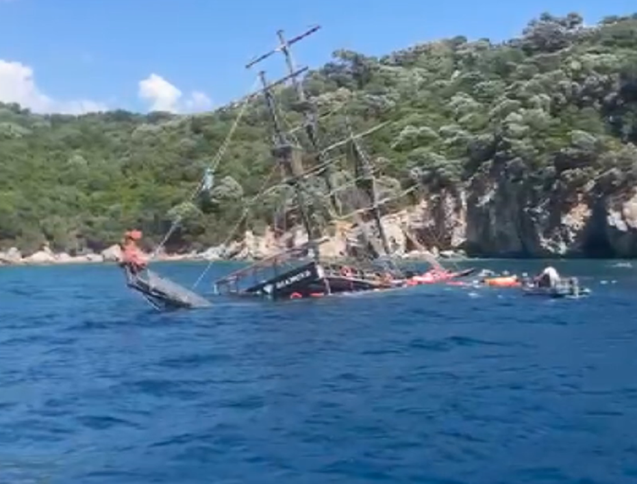 Marmaris’te tur teknesi battı