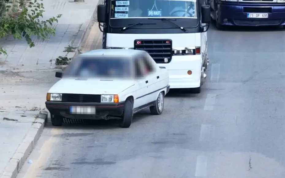 Trafik uygulamasını fark eden ehliyetsiz sürücünün kaçış planını dron bozdu