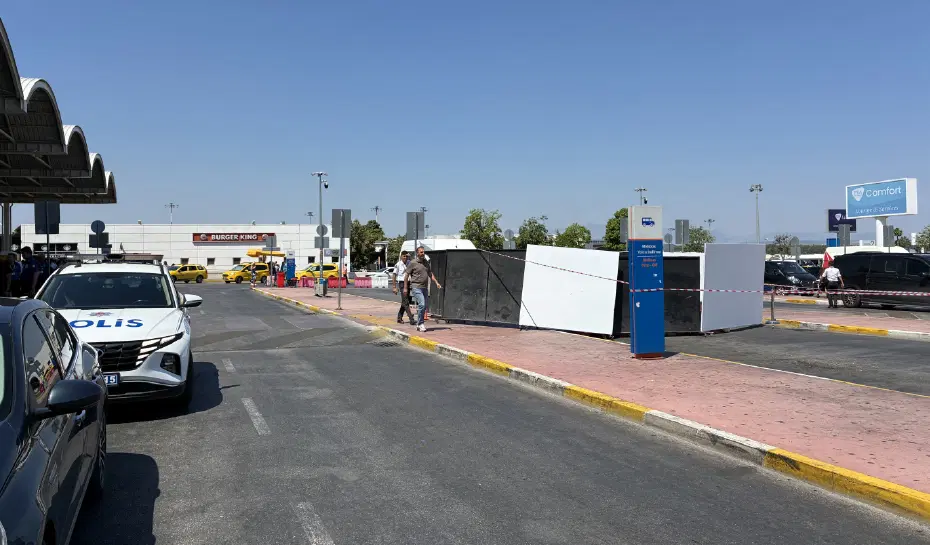 Antalya Havalimanı’nda kadın cinayeti
