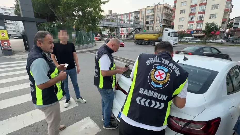 Samsun’da ‘korsan taksi’ denetimi: 3 sürücüye 300 bin TL ceza