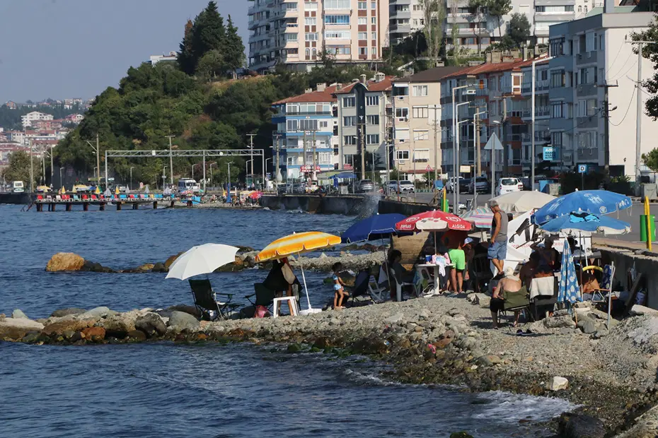 Tatilcilerin uğrak noktası Çınarcık’ta denize girmek yasaklandı
